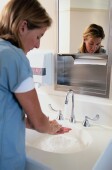 News Picture: Hospital Workers Wash Hands Less at End of Shift, Study Finds